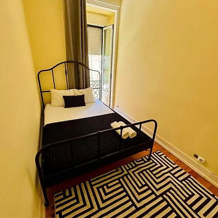 Hostal Luxury In Next Station Lisboa