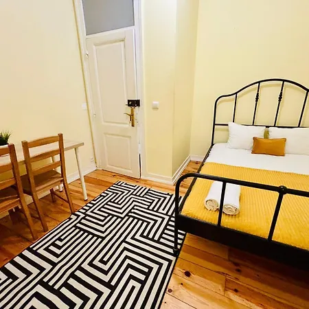 Luxury In Next Station Hostal