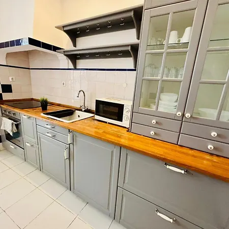 Luxury In Next Station Hostel Lisboa