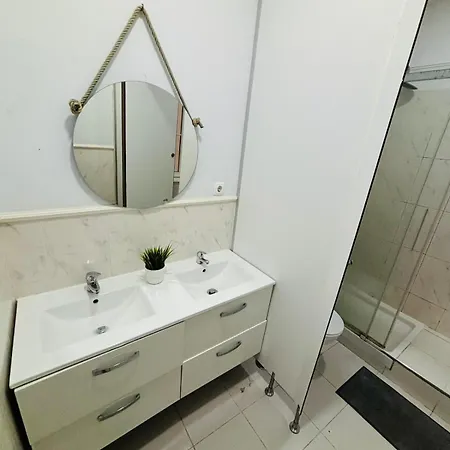 Luxury In Next Station Hostel *