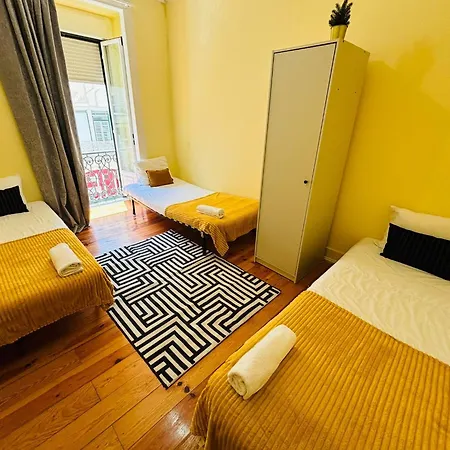 Luxury In Next Station Lizbona