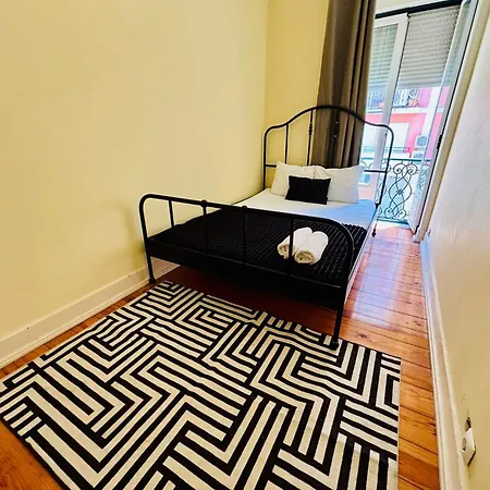 Luxury In Next Station * Lizbona