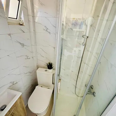 ホステル Luxury In Next Station リスボン